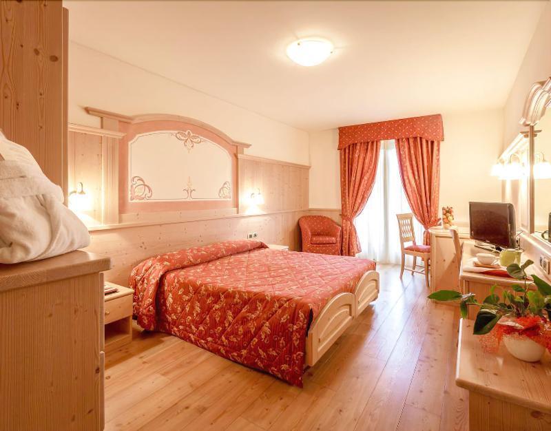 Beverly Alps Hotel & Spa Pinzolo Zewnętrze zdjęcie