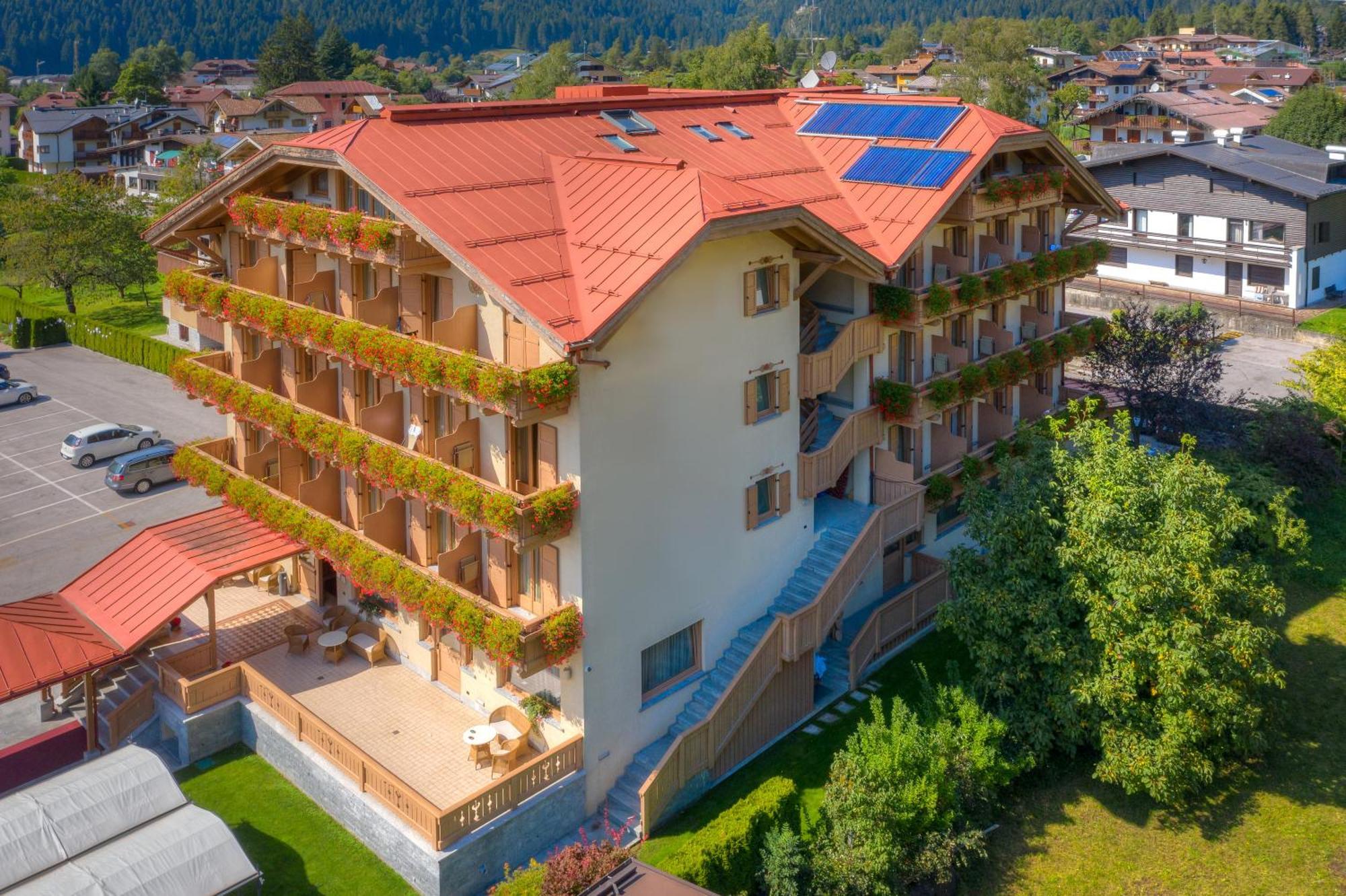 Beverly Alps Hotel & Spa Pinzolo Zewnętrze zdjęcie